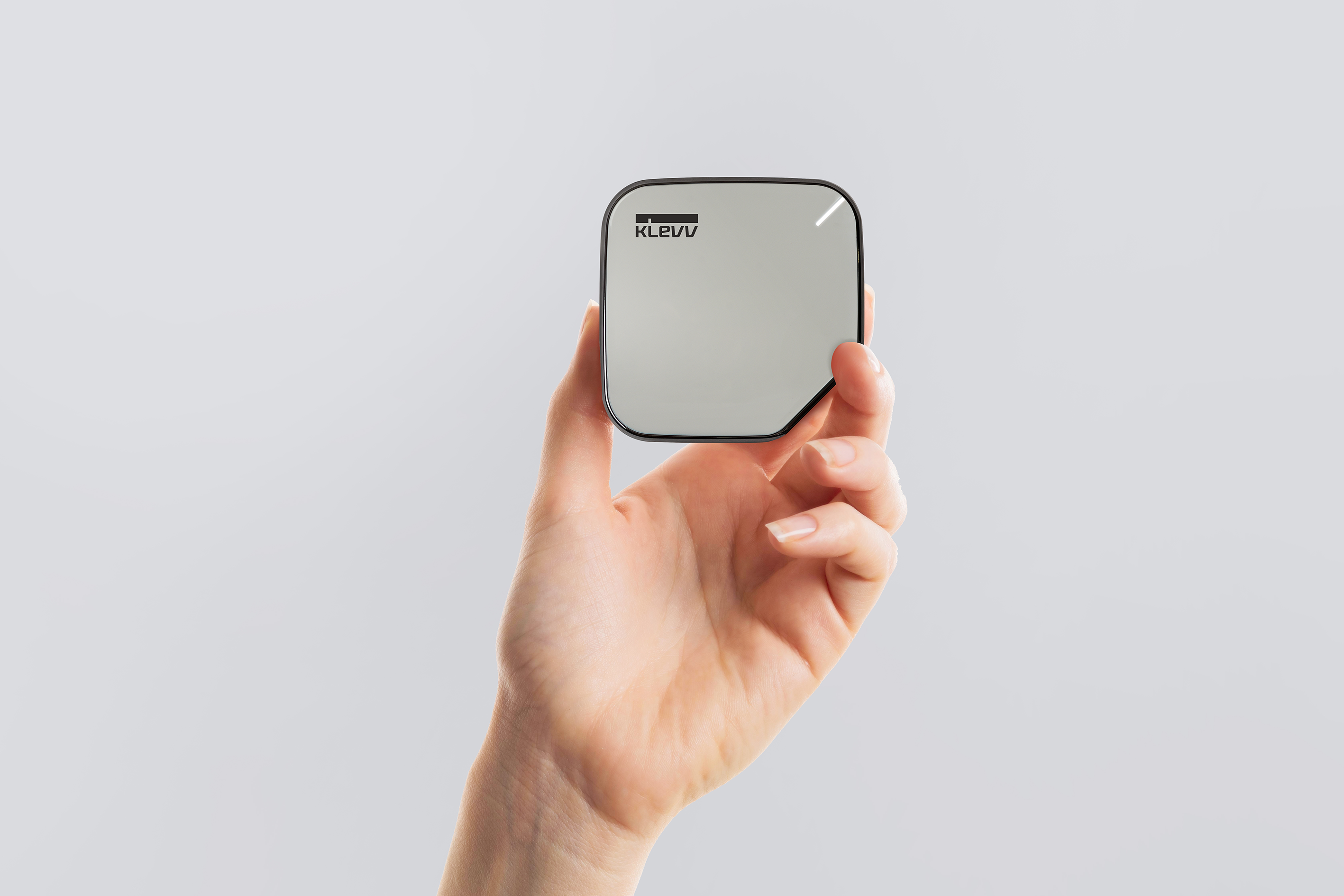 KLEVV S1 便攜固態硬碟 Portable SSD (2000MB/s 讀寫 ｜資料救援軟體 ｜3 年保固 ｜USB 3.2 Gen2x2 TypeC)