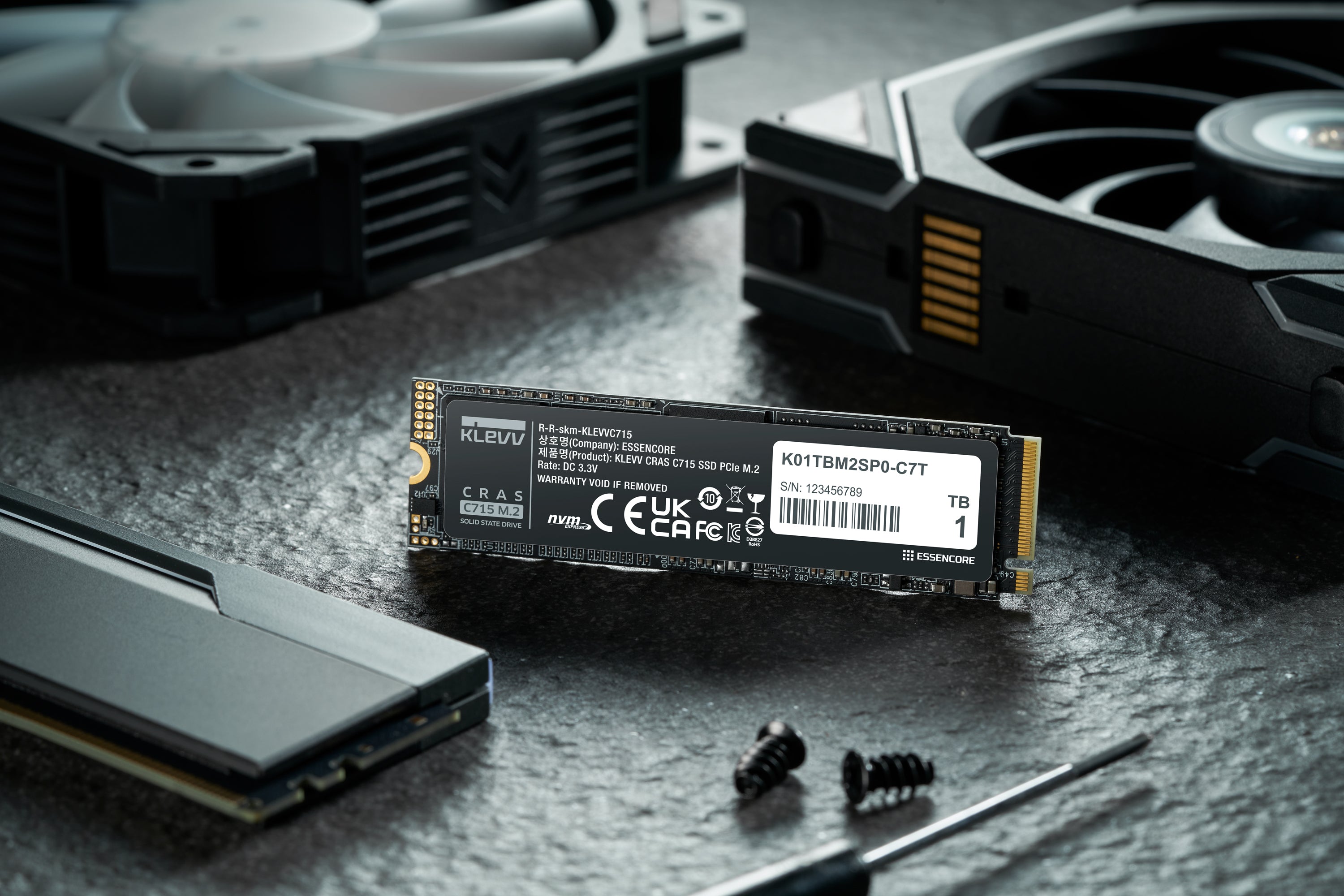 Klevv 科賦 CRAS C715 SSD 固態硬碟 256GB / 512GB / 1TB TLC NVMe PCIe 3.0 x4 M.2 2280