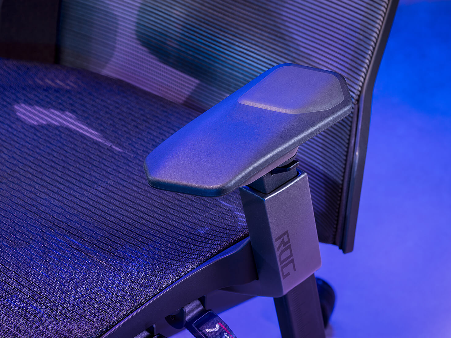 ASUS ROG Destrier Ergo SL400 人體工學電競椅